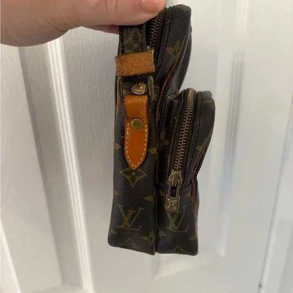 LOUIS VUITTON Monogram Amazone Vintage Crossbody Bag - Picture 4 of 16
